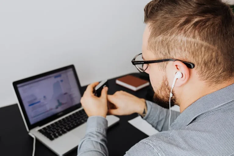 Devdiscourse Review: What It Is, Features, Safety, and Alternatives